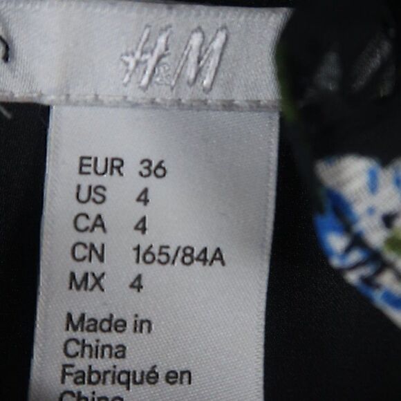 H&M BLACK FLORAL LONG SLEEVE MOCK NECK MIDI SHIFT DRESS SIZE 4 - Picture 2 of 9